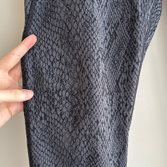 All In Motion Women's Snake Print Jacquard Leggings, Dark Grey, Size Medium - Picture 10 of 16